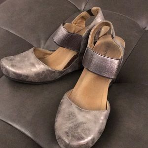 Grey wedges
